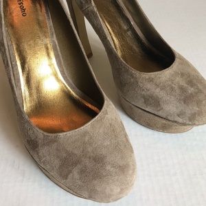 Zigi Soho heels, Dark Stone, Size 11